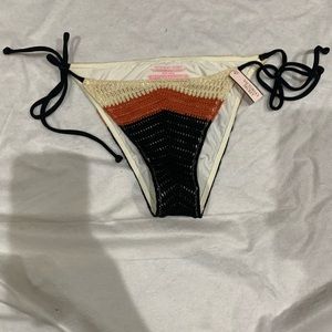 VICTORIA SECRET CROCHET BIKINI BOTTOM SIZE SMALL